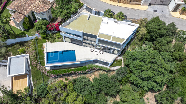 Luxury Contemporary Villa for Sale in Altos de Los Monteros, Marbella East | Panoramic Sea Views