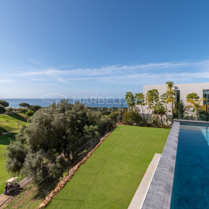 Luxusvilla mit Meerblick in Erster Golflinie in Cabopino, Marbella Ost