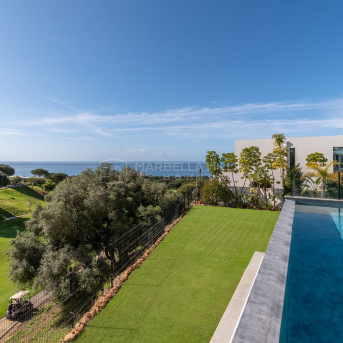 Luxusvilla mit Meerblick in Erster Golflinie in Cabopino, Marbella Ost