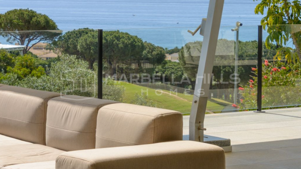 Villa de Lujo con Vistas al Mar en Primera Línea de Golf en Cabopino, Marbella Este