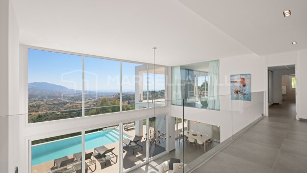 Moderne Luxusvilla zum Verkauf in La Mairena, Marbella Ost | Infinity-Pool und Panoramablick auf das Meer