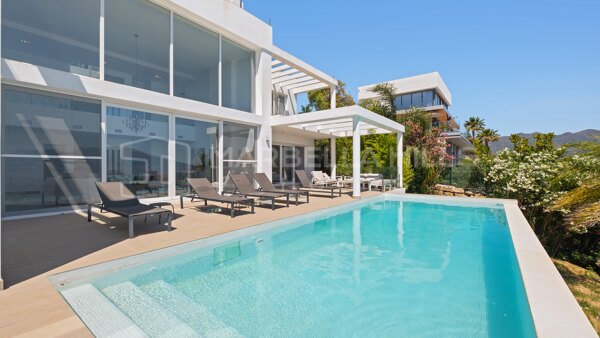 Moderne Luxusvilla zum Verkauf in La Mairena, Marbella Ost | Infinity-Pool und Panoramablick auf das Meer