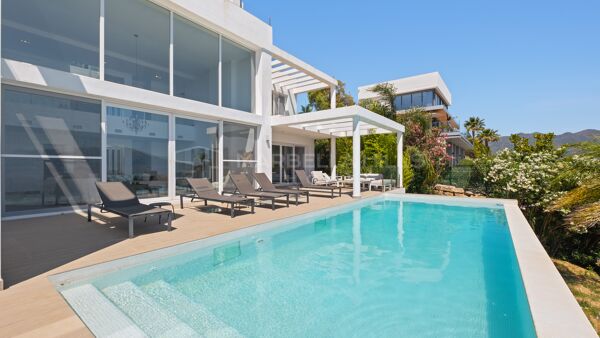 Moderne Luxusvilla zum Verkauf in La Mairena, Marbella Ost | Infinity-Pool und Panoramablick auf das Meer