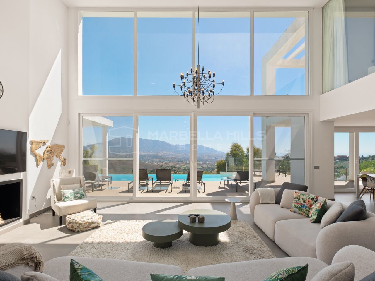 Moderne Luxusvilla zum Verkauf in La Mairena, Marbella Ost | Infinity-Pool und Panoramablick auf das Meer