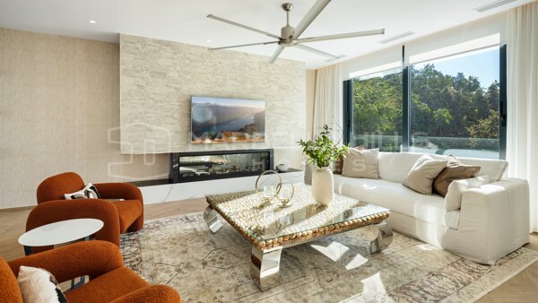 Luxury Villa for Sale in Parcelas del Golf, Nueva Andalucía | Infinity Pool and Guest Apartment