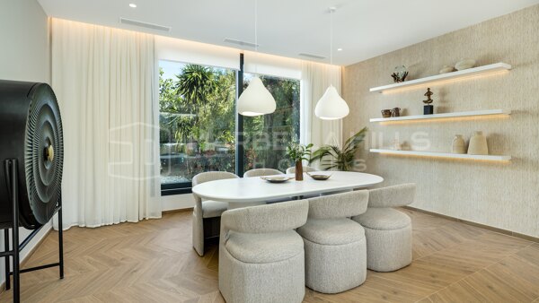 Luxury Villa for Sale in Parcelas del Golf, Nueva Andalucía | Infinity Pool and Guest Apartment