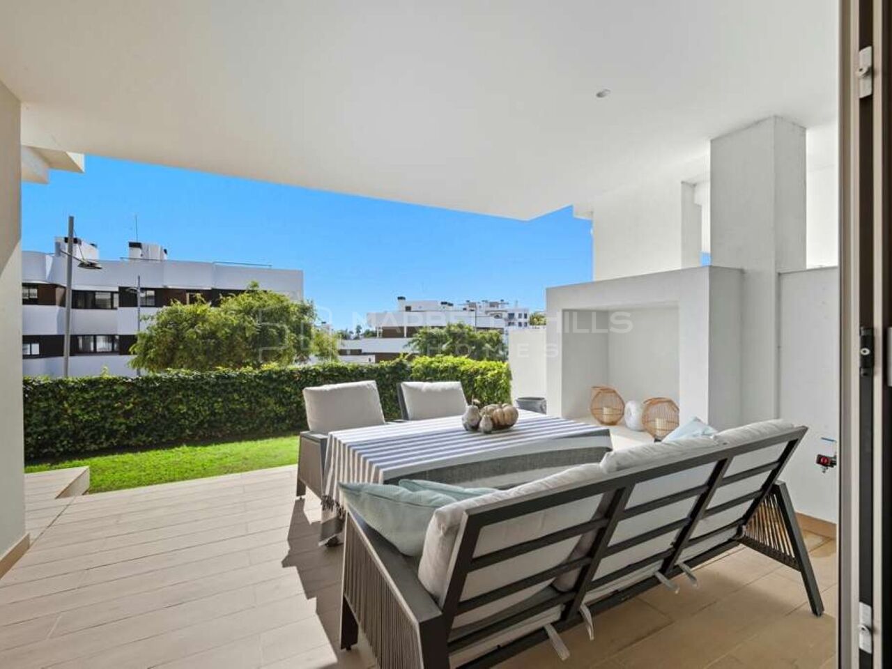 Appartement en Rez-de-Jardin Surélevé avec Jardin Privatif à Vendre à Las Mesas, Estepona