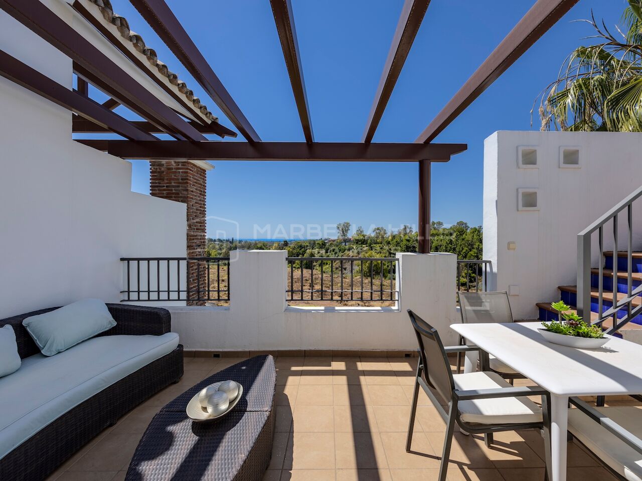 Penthouse à Vendre à Los Robles, Los Arqueros, Benahavís avec Vue sur la Mer et Grand Solarium Privatif