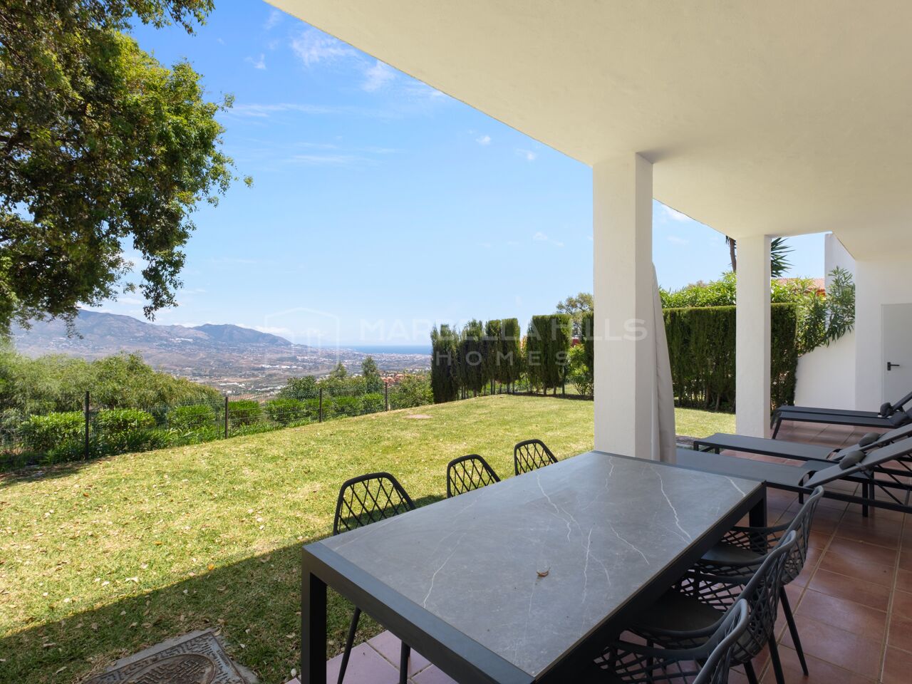 Appartement Spacieux en Rez-de-Jardin à Vendre à La Mairena, Marbella Est | Grand Jardin Privatif et Vues Panoramiques