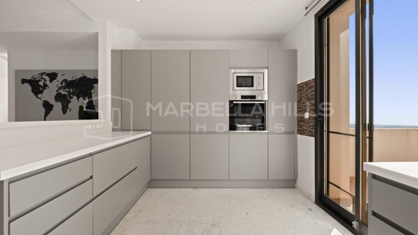 Penthouse de Luxe à Vendre à La Mairena, Marbella Est | Vue Panoramique sur la Mer et Spectaculaire Solarium