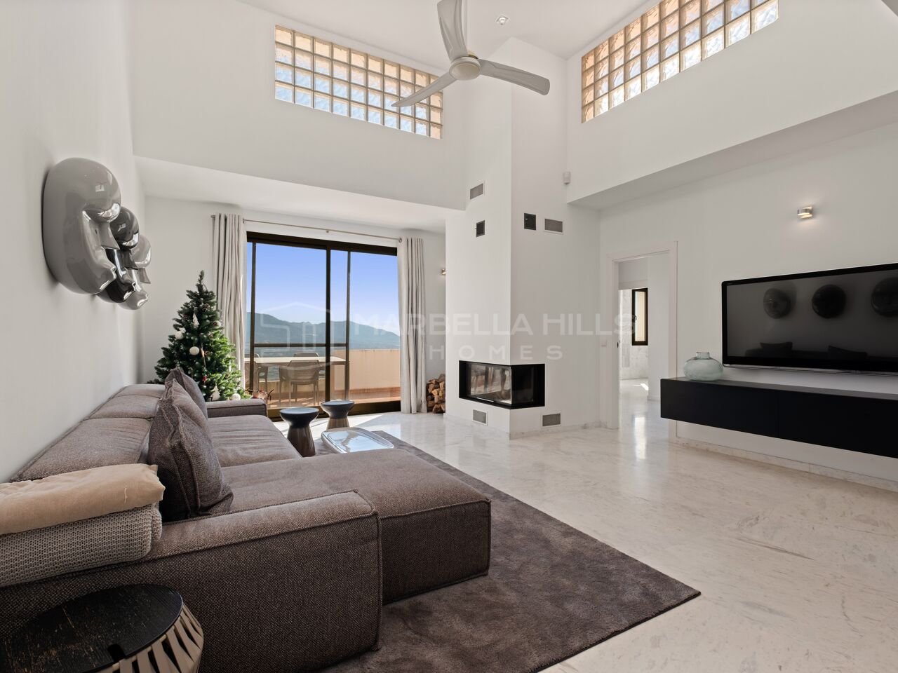 Penthouse de Luxe à Vendre à La Mairena, Marbella Est | Vue Panoramique sur la Mer et Spectaculaire Solarium
