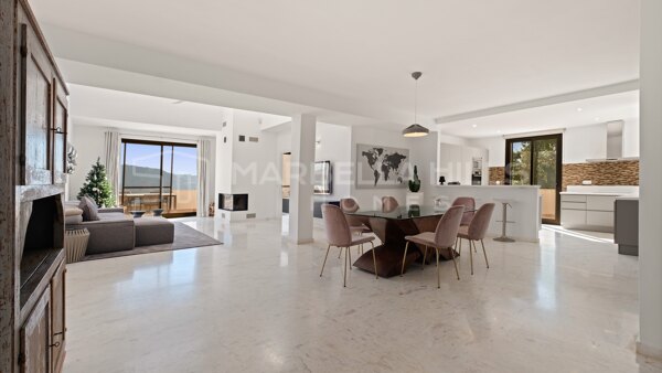 Penthouse de Luxe à Vendre à La Mairena, Marbella Est | Vue Panoramique sur la Mer et Spectaculaire Solarium