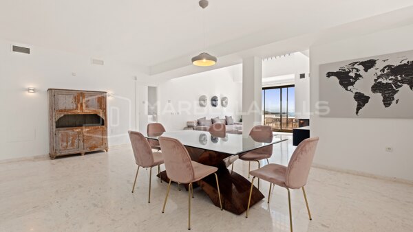 Penthouse de Luxe à Vendre à La Mairena, Marbella Est | Vue Panoramique sur la Mer et Spectaculaire Solarium