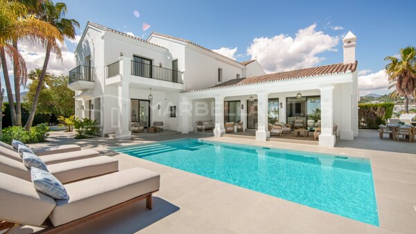 Luxusvilla mit 5 Schlafzimmern zum Verkauf in Puerto del Almendro, Benahavís