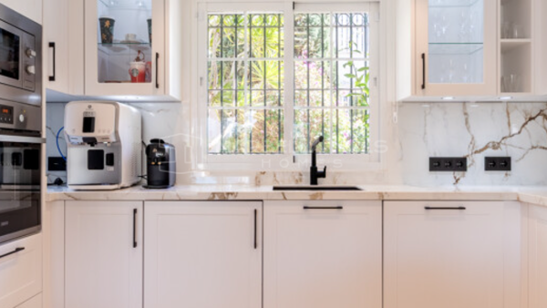 Maison de Ville à Vendre à Arco Iris, Marbella Golden Mile – À Deux Pas de la Plage et de Puente Romano