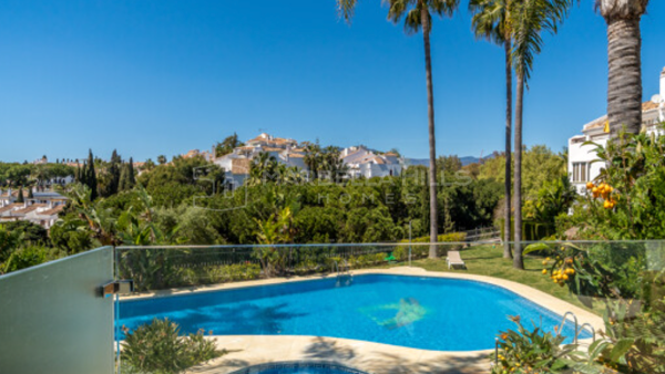 Maison de Ville à Vendre à Arco Iris, Marbella Golden Mile – À Deux Pas de la Plage et de Puente Romano