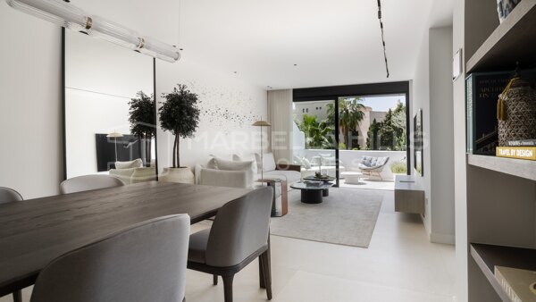 Luxuriöses Duplex-Penthouse zum Verkauf nahe Puerto Banús | Komplett Renoviert und Nur Wenige Schritte vom Strand Entfernt