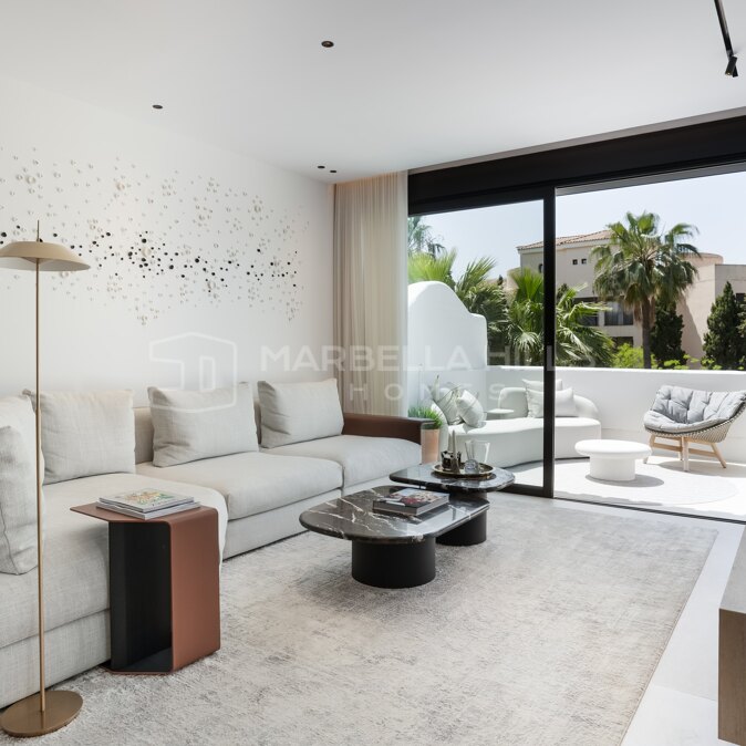 Penthouse Duplex de Luxe à Vendre près de Puerto Banús | Entièrement Rénové à Deux Pas de la Plage