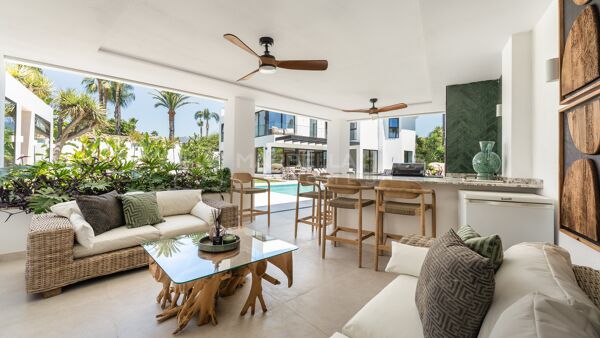 Luxuriöse Neubauvilla zum Verkauf in Bel Air, Estepona Ost | 6 Schlafzimmer, Spa-Bereich und Dachterrasse mit Jacuzzi