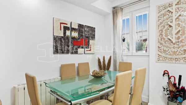 Maison de Ville à Vendre dans la Vieille Ville d'Estepona | 4 Chambres, Grandes Terrasses et Garage Privatif