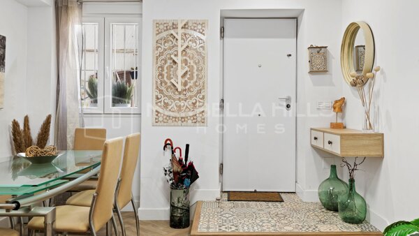 Maison de Ville à Vendre dans la Vieille Ville d'Estepona | 4 Chambres, Grandes Terrasses et Garage Privatif