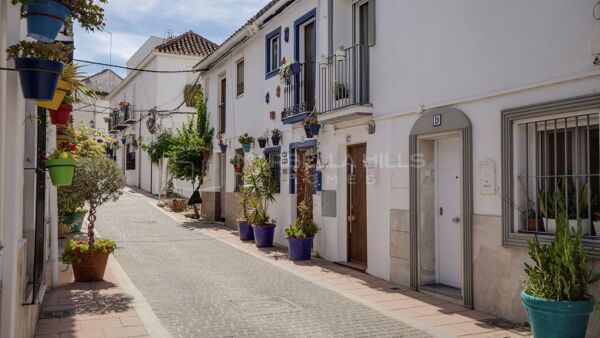 Stadthaus zum Verkauf in der Altstadt von Estepona | 4 Schlafzimmer, Großzügige Terrassen und Private Garage
