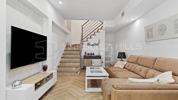 Maison de Ville à Vendre dans la Vieille Ville d'Estepona | 4 Chambres, Grandes Terrasses et Garage Privatif