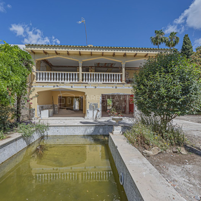 Investment Opportunity: Villa to Renovate for Sale in Marbella Hill Club, Sierra Blanca