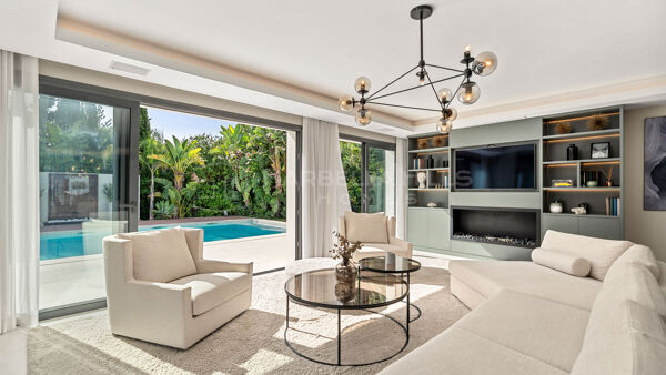 Contemporary Luxury Villa for Sale in Las Brisas, Nueva Andalucía | Heated Pool and Scandinavian Design