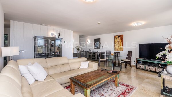 Sea View Apartment for Sale in Ocean Pines, Benahavís | 4 Bedrooms and Panoramic Mountain Views