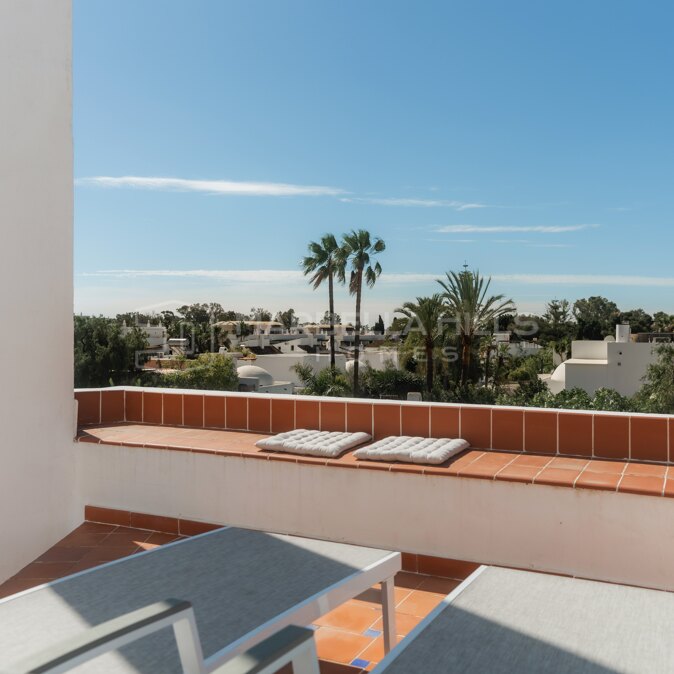 Charmante Maison Andalouse avec Rooftop à Vendre à Altos del Rodeo, Nueva Andalucía