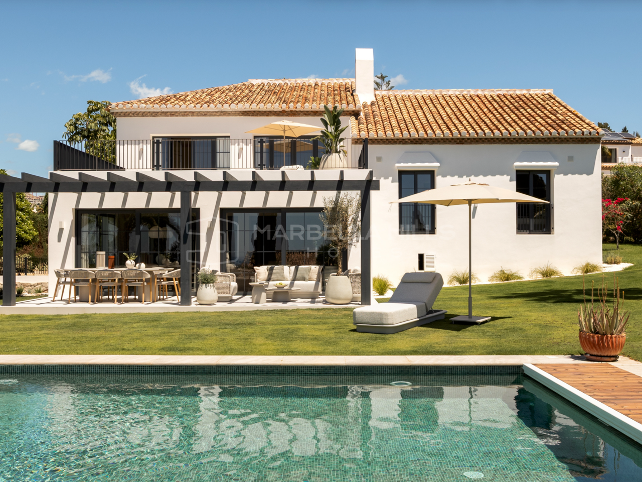 Villa Méditerranéenne Rénovée avec Vue Panoramique sur la Mer à El Paraíso Alto