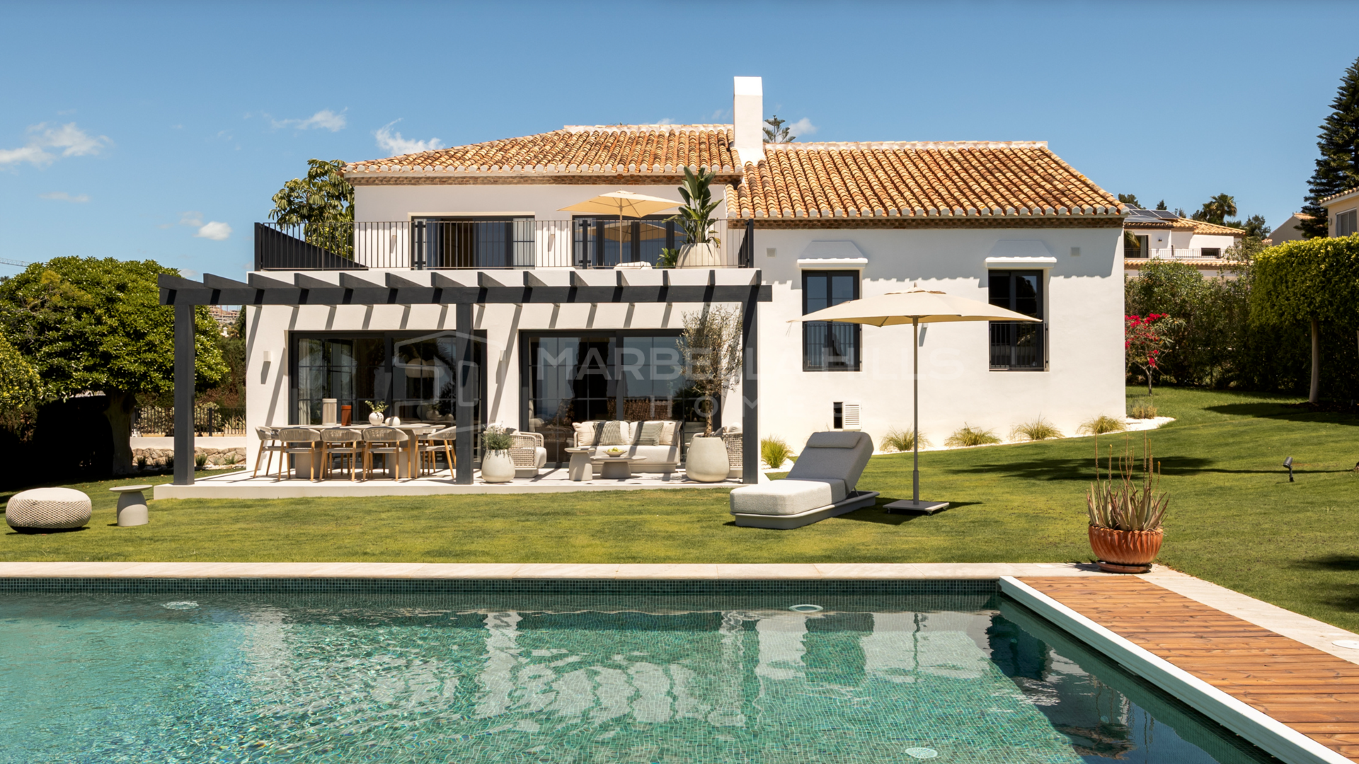Renovated Mediterranean Villa with Panoramic Sea Views in El Paraíso Alto