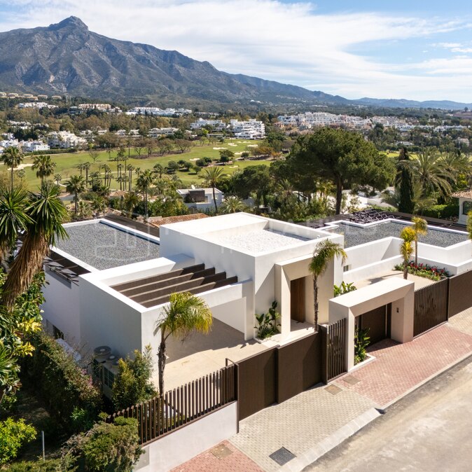 Villa Contemporaine Ultra-Luxueuse à Vendre dans le Golf Valley de Nueva Andalucía, Marbella