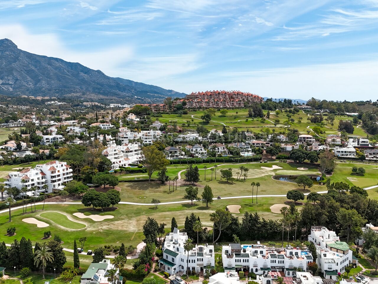 Maison de Ville Rénovée de 4 Chambres avec Solarium à Nueva Andalucía