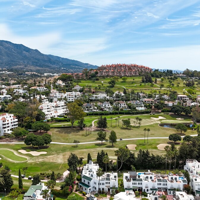Maison de Ville Rénovée de 4 Chambres avec Solarium à Nueva Andalucía