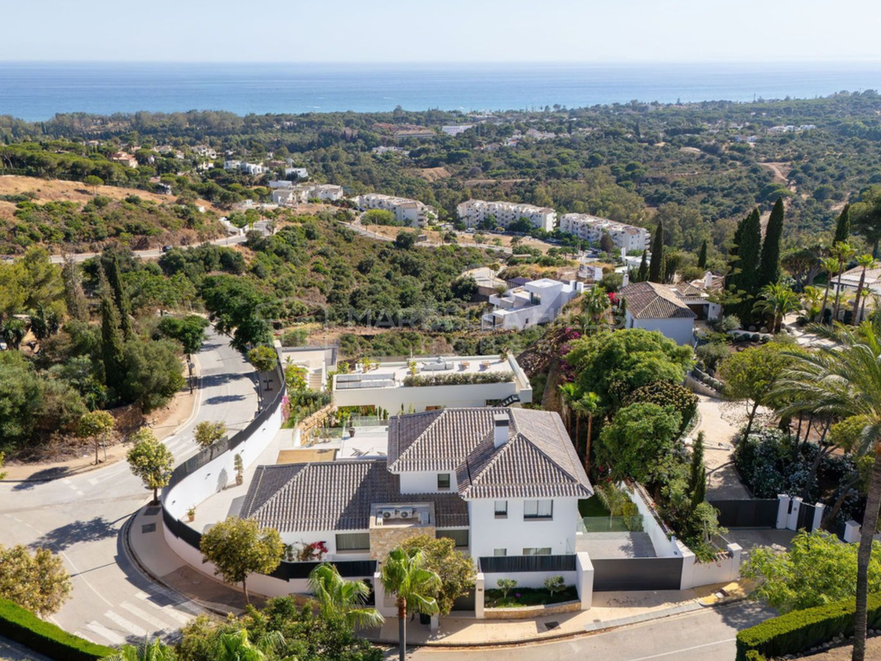 Neu gebaute Luxusvilla mit panoramischem Meerblick zum Verkauf in Elviria, Marbella Ost