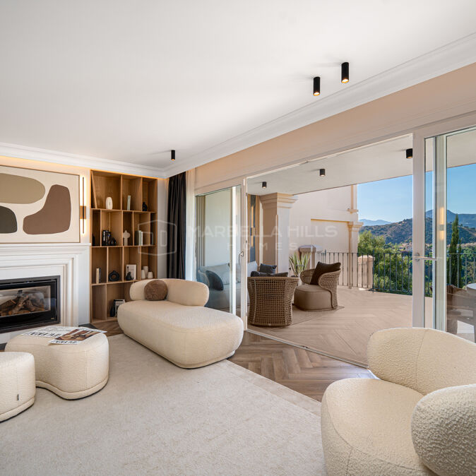 Fully Renovated Frontline Golf Townhouse for Sale in Benahavís