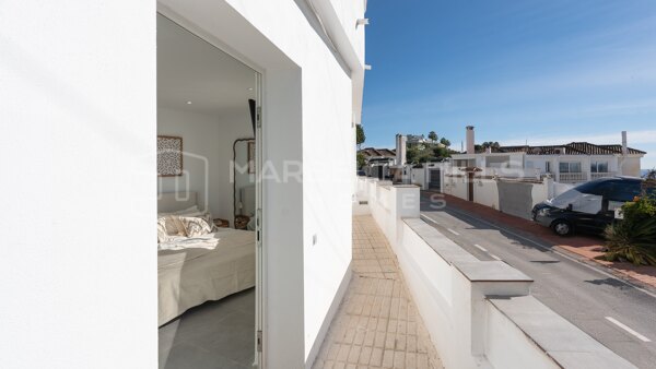 Renovierte Doppelhaushälfte mit Meerblick zum Verkauf in La Campana, Nueva Andalucía