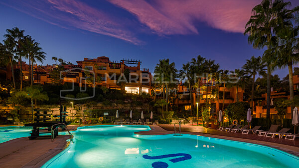 4-Schlafzimmer-Erdgeschosswohnung mit Investitionspotenzial in La Cerquilla, Nueva Andalucía