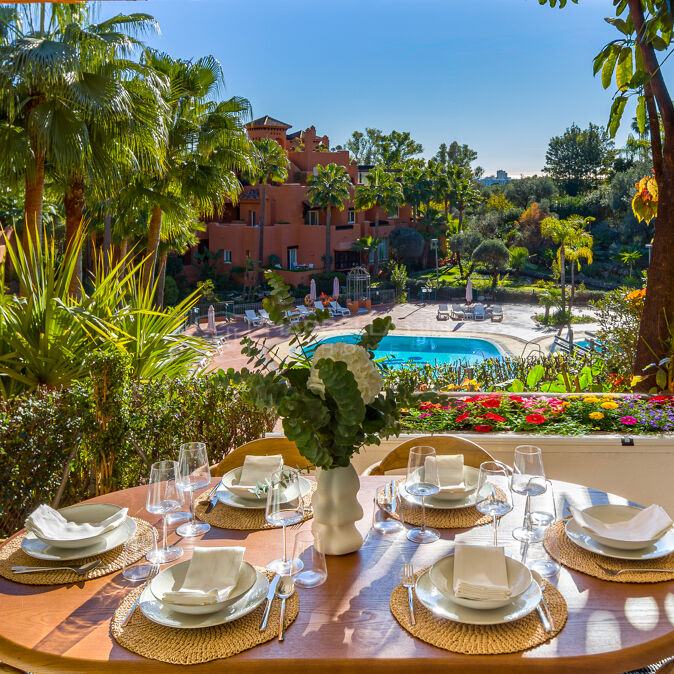 4-Schlafzimmer-Erdgeschosswohnung mit Investitionspotenzial in La Cerquilla, Nueva Andalucía