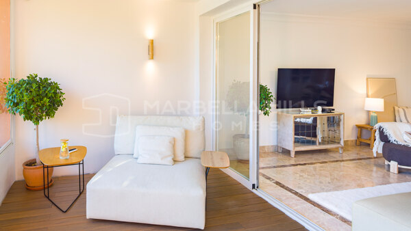 4-Schlafzimmer-Erdgeschosswohnung mit Investitionspotenzial in La Cerquilla, Nueva Andalucía