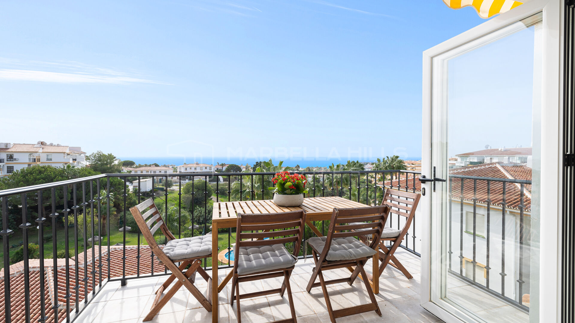 Penthouse Rénové avec Vues Mer et Terrasses à El Faro, Costa del Sol