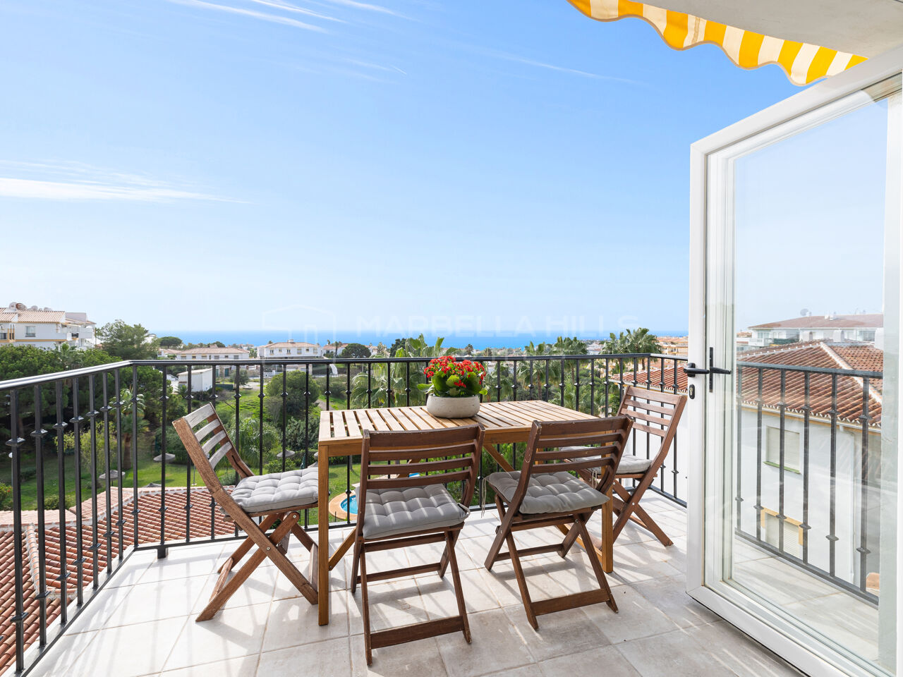 Penthouse Rénové avec Vues Mer et Terrasses à El Faro, Costa del Sol