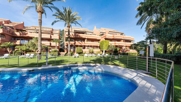 Spacious South-Facing Apartment for Sale in El Embrujo Playa, Puerto Banús
