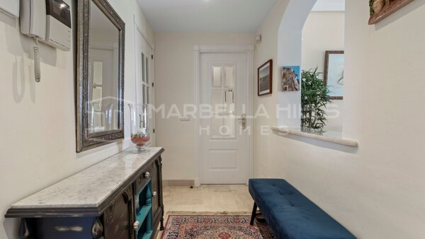 Appartement d’angle avec vue sur la mer à vendre à Los Arqueros, Benahavís