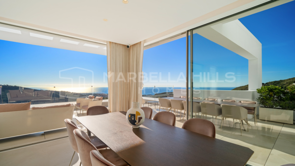 Ático Dúplex con Vistas Panorámicas al Mar en Palo Alto Ojén