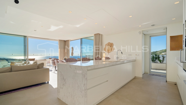 Ático Dúplex con Vistas Panorámicas al Mar en Palo Alto Ojén