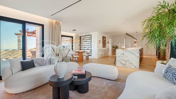 Penthouse Duplex de Luxe avec Piscine Privée et Vues Panoramiques sur la Mer à Nueva Andalucía