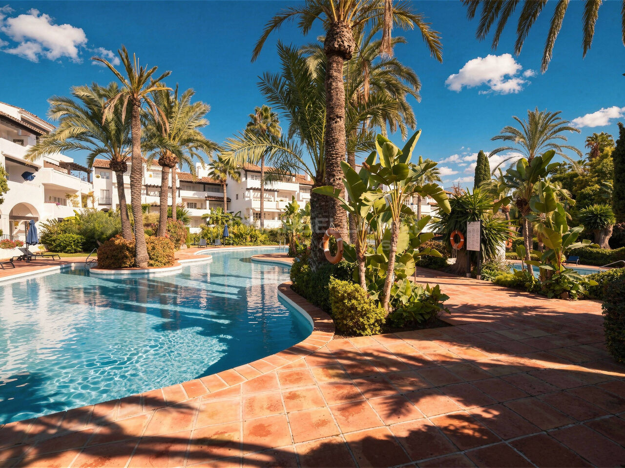Elegant Ground Floor Apartment in Puente Romano on Marbella’s Golden Mile
